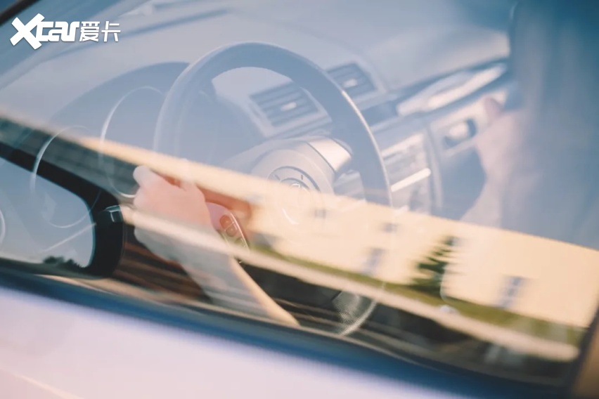 椅晒的烫怎么降温才靠谱？不朽情缘游戏平台夏天座(图2)